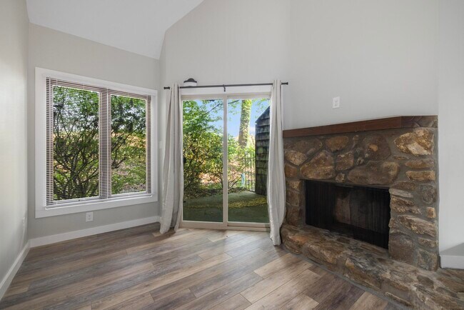 Building Photo - 115 Beechnut St