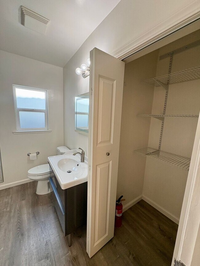 Building Photo - Updated and Stunning 2bed/1bath home in Mi...