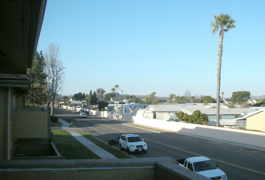 Street view from the balcony - 615 Fredricks Ave