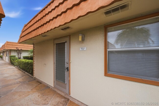 Building Photo - 28 Seville Dr