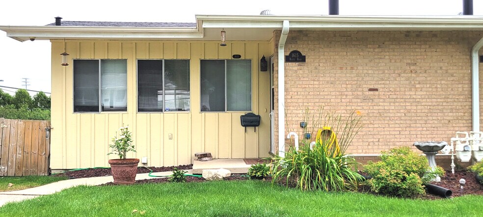 Building Photo - 1615 Reetz Rd