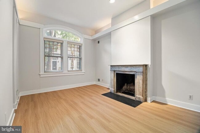 Building Photo - 1522 Swann St NW