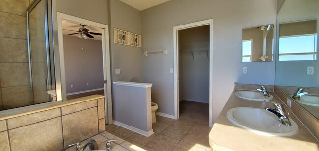 Building Photo - 811 Parker Den Dr
