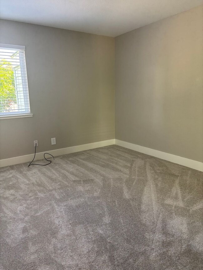 Building Photo - Renovated two bedroom two bath townhome, Windsor!!
