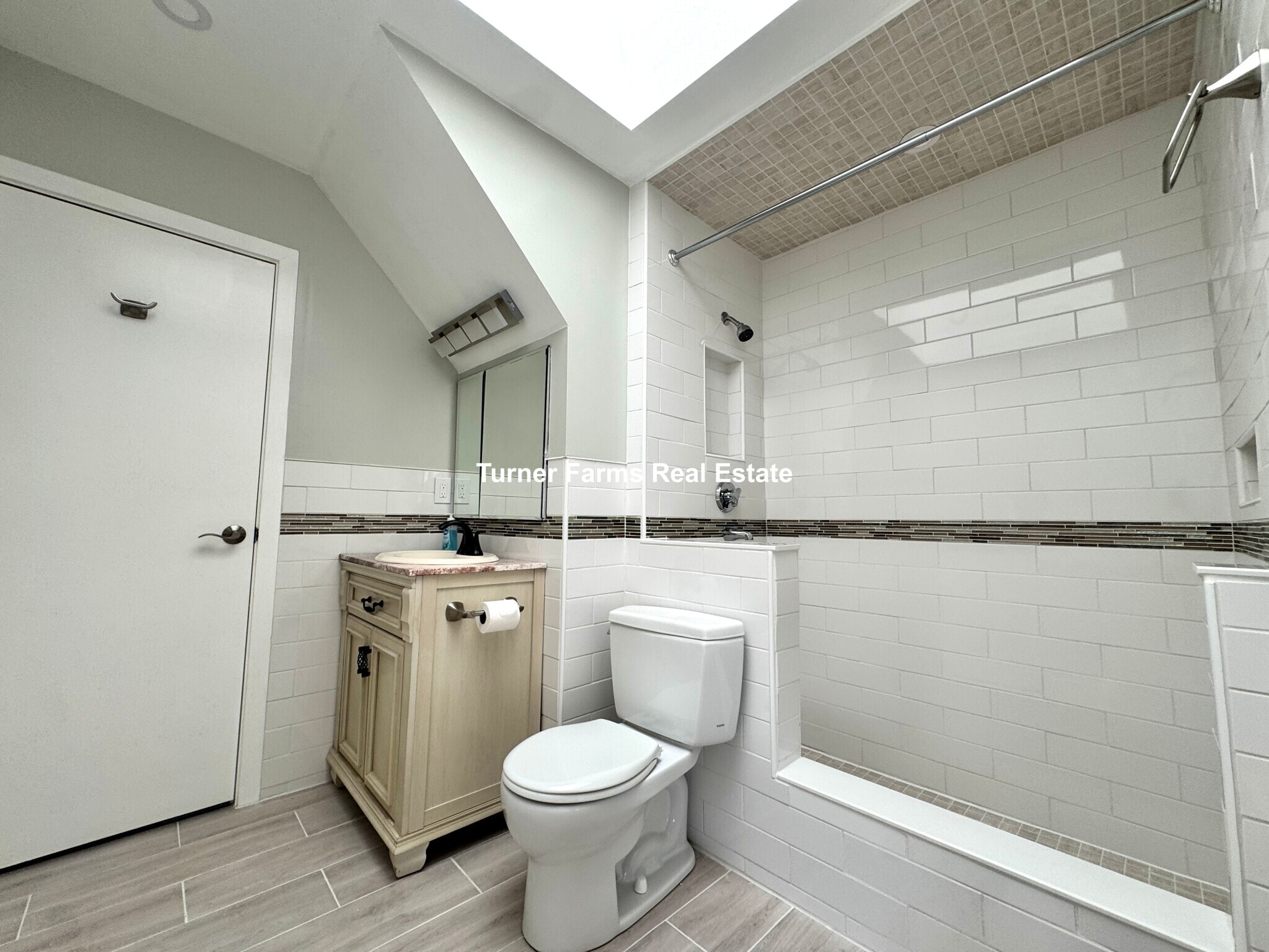 Building Photo - 62 Upland Rd