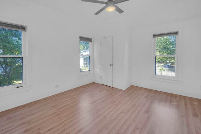 Building Photo - Ashland Ave