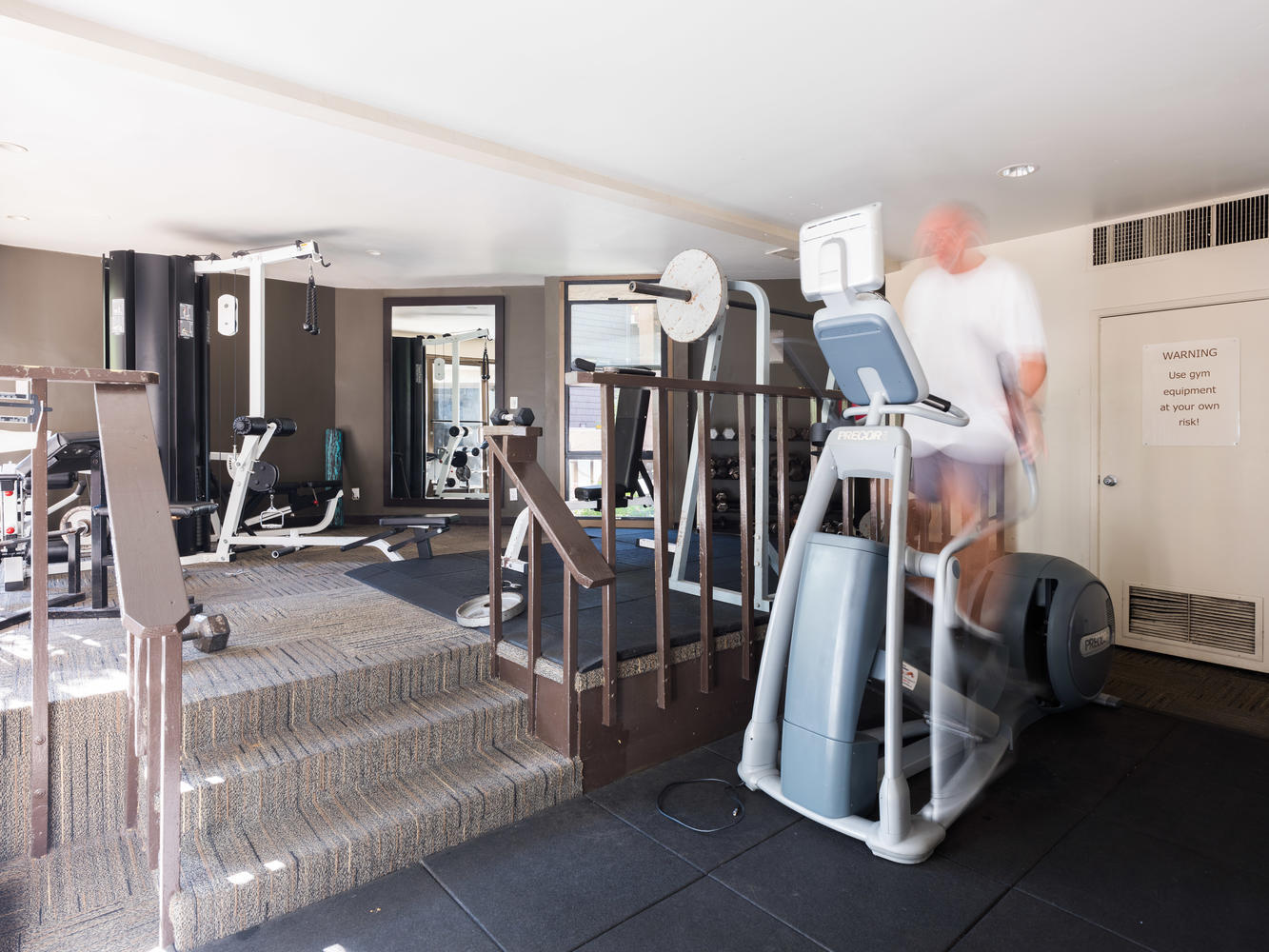 Building Photo - 950 N Kings Rd