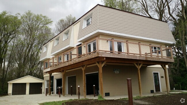 Building Photo - 14711 N River Beach Dr