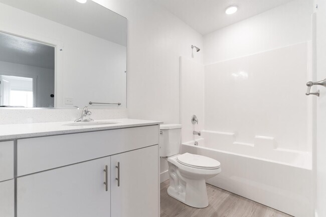 Building Photo - 48 410 W