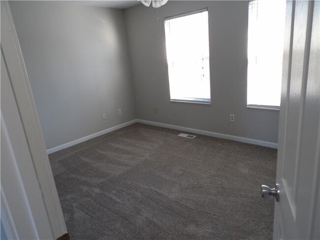 Building Photo - 3060 Lansdowne Ln