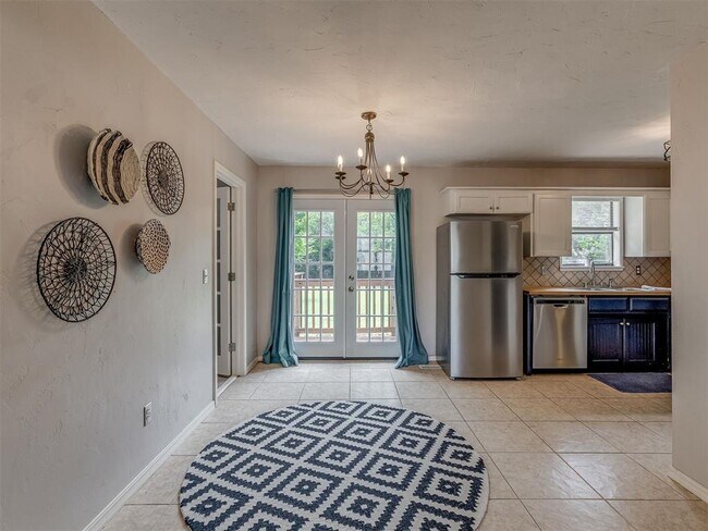 Building Photo - 300 Fretz Ave