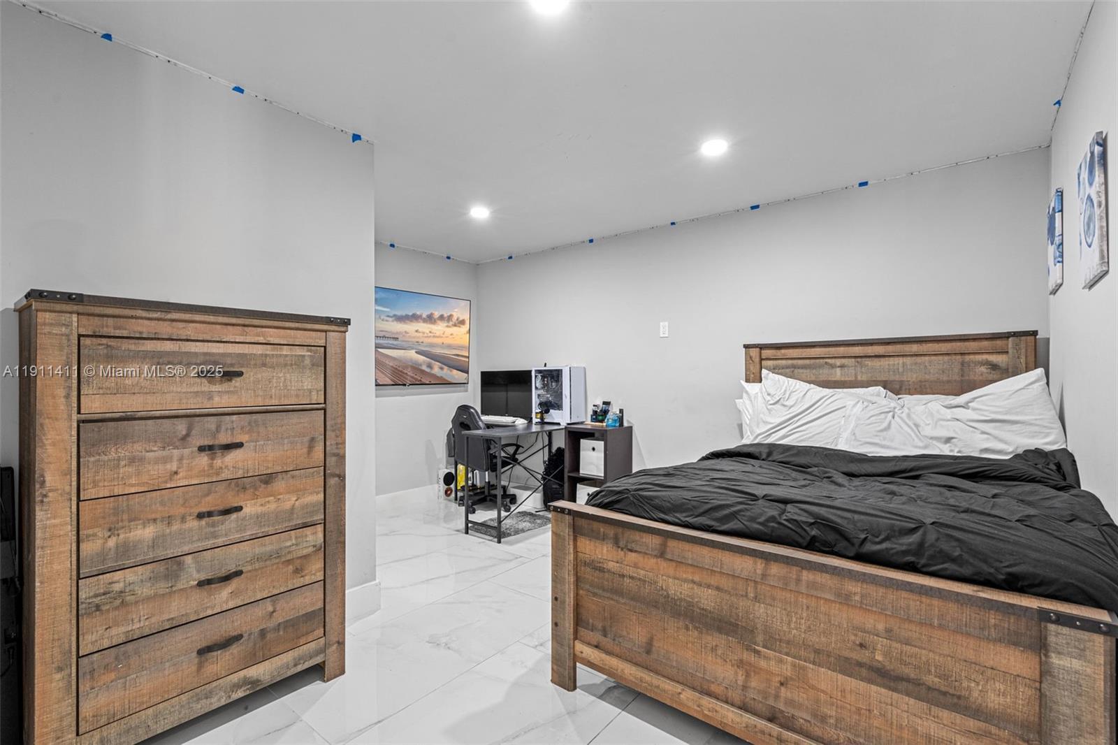 Building Photo - 8351 SW 39th Ct