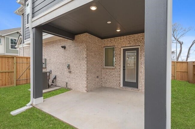 Building Photo - 1308 Shaded Rock Dr