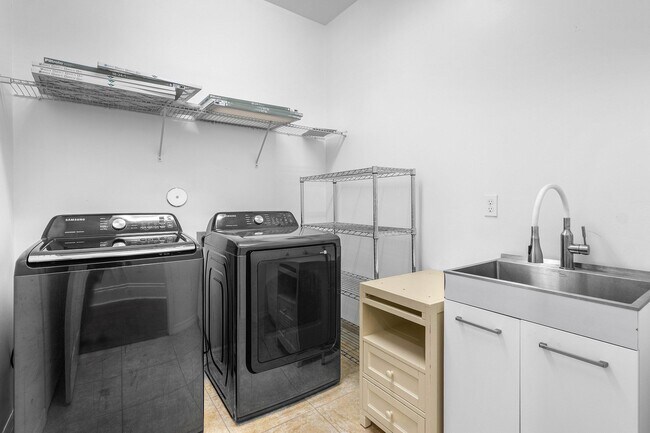 Building Photo - 9460 Wrangler Dr