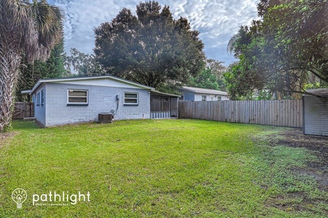 Building Photo - 304 W Fern St