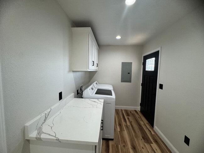 Building Photo - 108 Chisum Dr