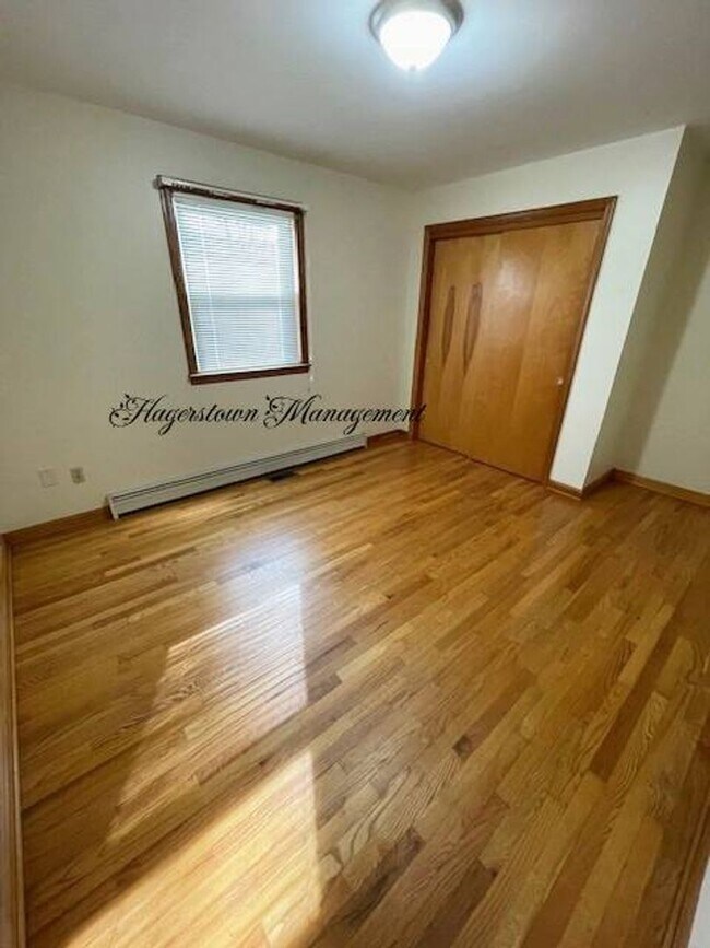 Building Photo - 3 BR Single Family Home