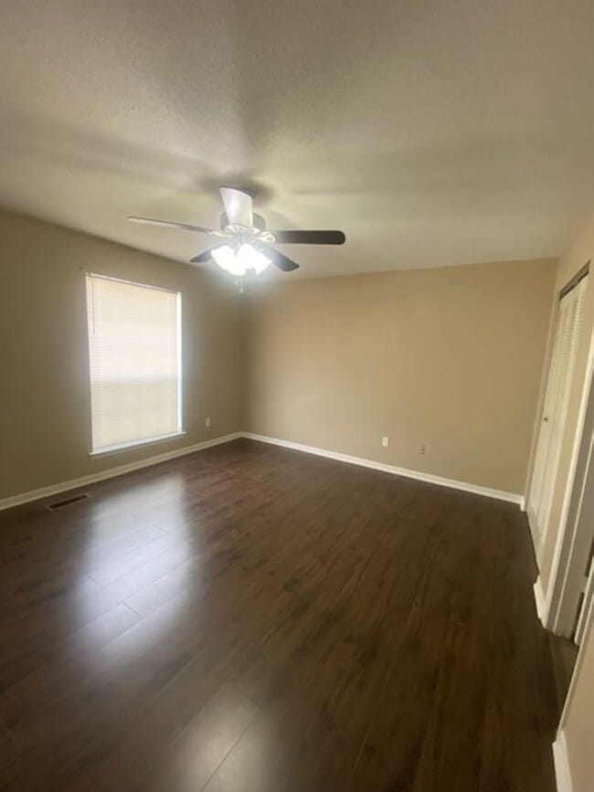 Building Photo - 6227 Crest Green Rd