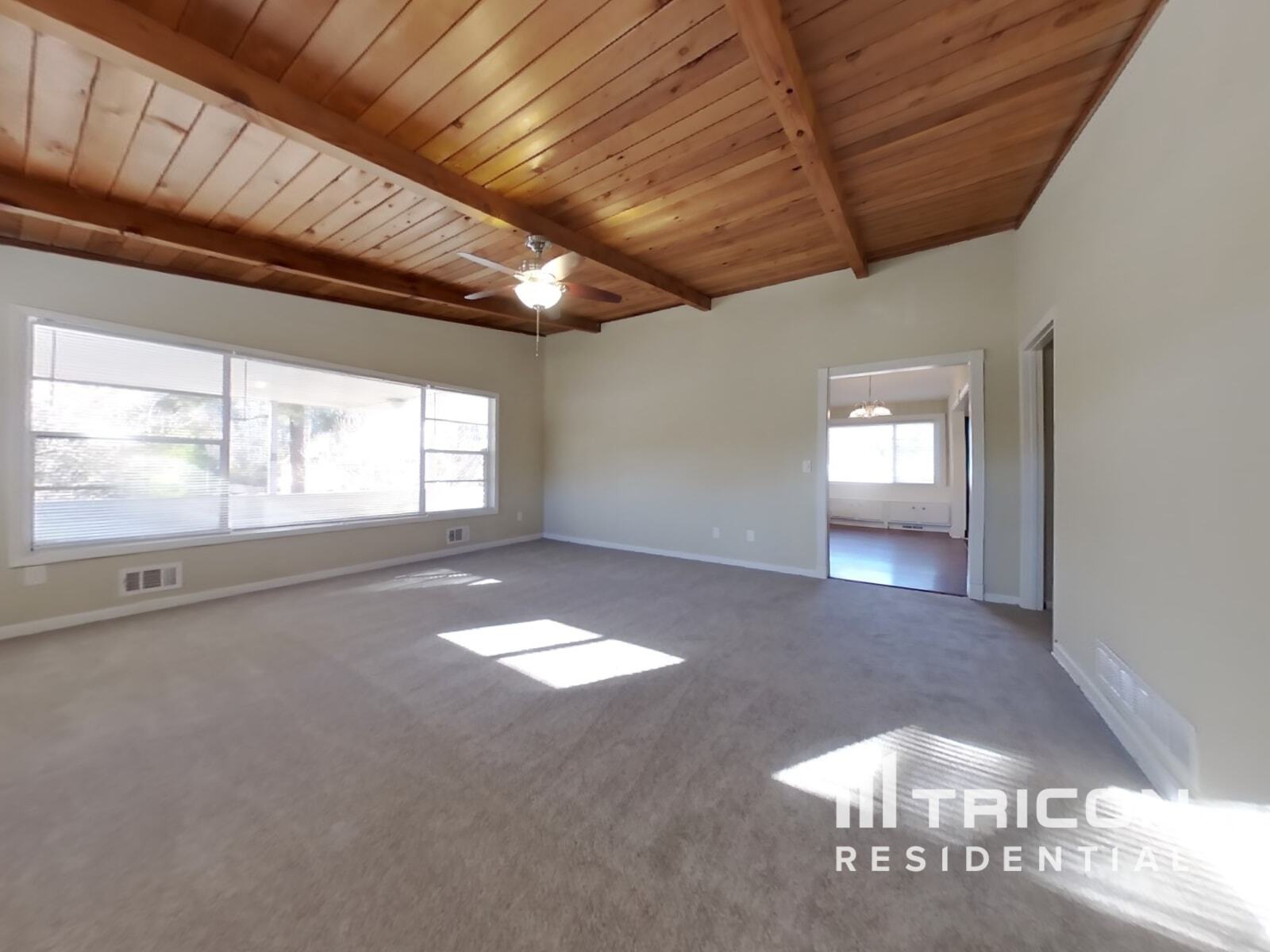 Building Photo - 5102 Lakewood Dr