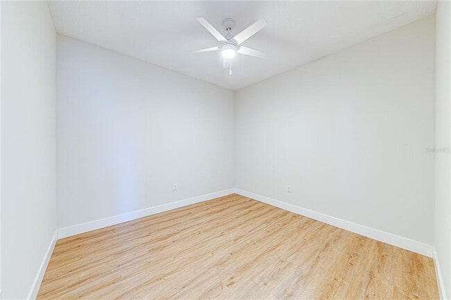 Building Photo - 233 N Pine Ave