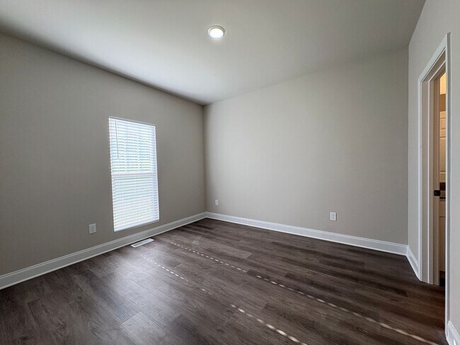 Building Photo - 1580MA/1584MA
