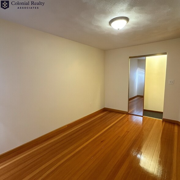 Building Photo - 83 Putnam St