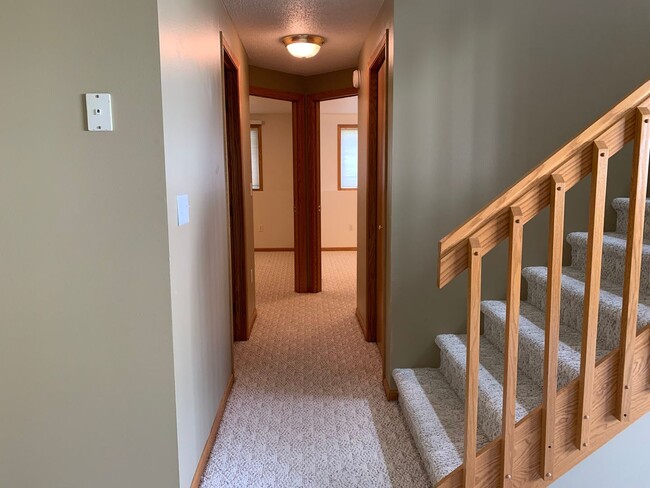 Building Photo - 3 Bedroom Twinhome in South Fargo!!