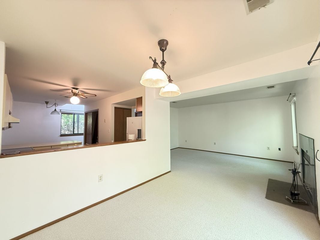 Building Photo - 134 English Ct