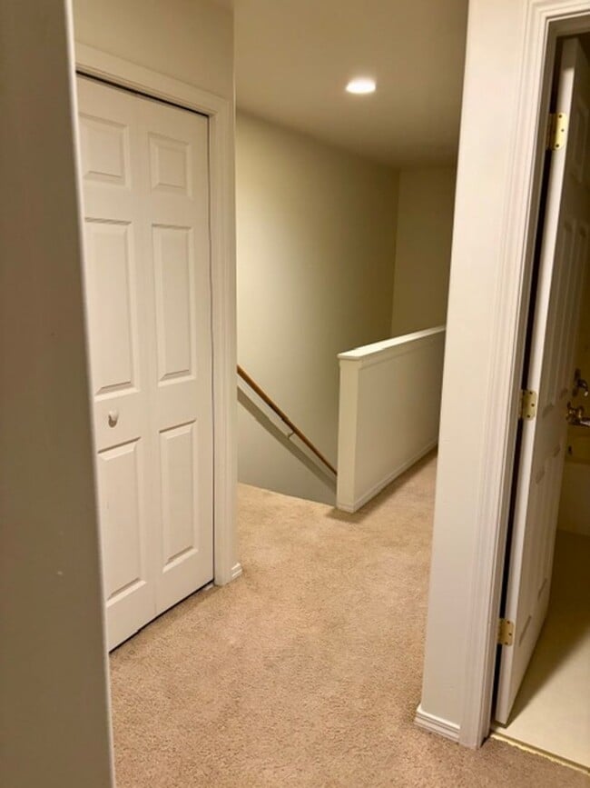 Building Photo - 3 Bed / 2.5 Bath Townhouse – Bozeman, MT  Price Reduced!