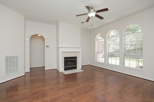 Building Photo - 25215 Aughton Dr