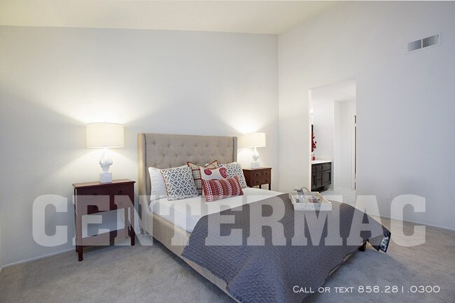 Building Photo - 11816 Bernardo Terrace