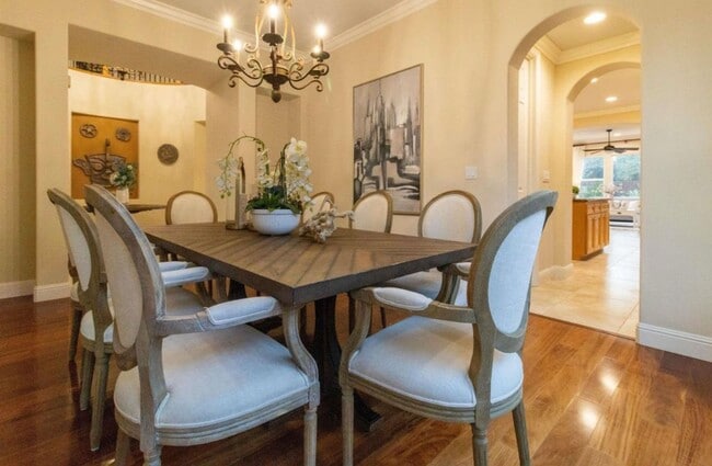 Building Photo - Pleasanton Ridge 5 bed/5 bath, Solar, Amen...