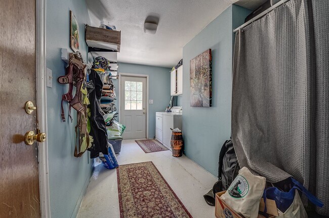 Building Photo - 4 bed, 2 bath Home in Central Fort Collins