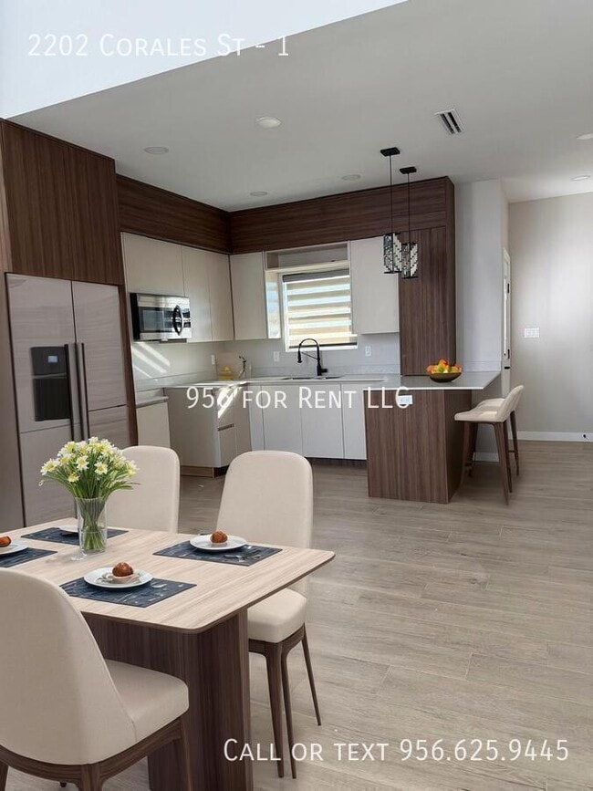 Building Photo - 2202 Corales St