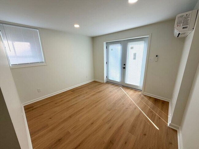 Building Photo - 514 22nd Ave S