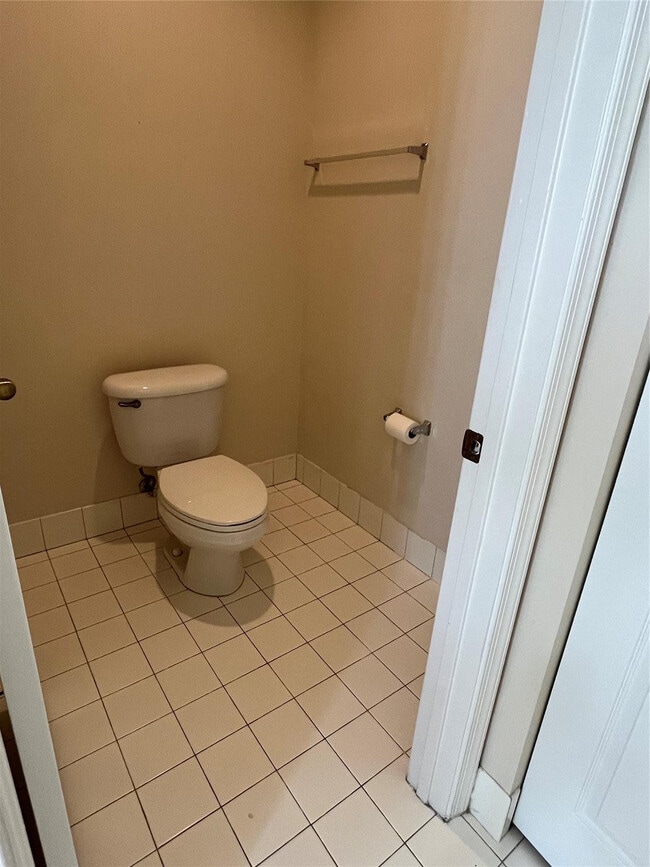 Building Photo - 1506 Fenton Dr