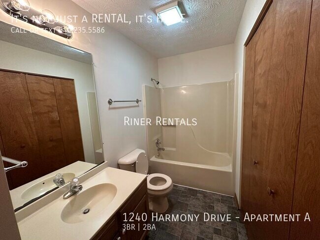 Building Photo - 1240 Harmony Dr