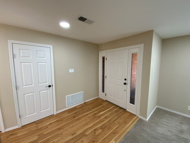 Building Photo - Beautifully Remodeled 3 Bedroom Single Sto...