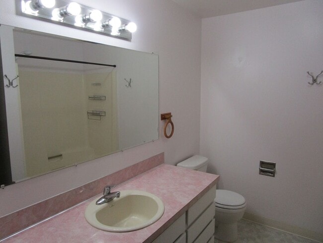 Building Photo - 3 Bedroom, 2 Bathroom Home near Middle Sch...