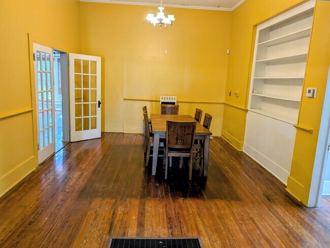 Building Photo - Live in Sterling Grove Historic District!
