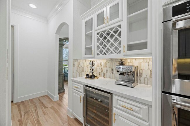 Building Photo - 32711 Wales Cir