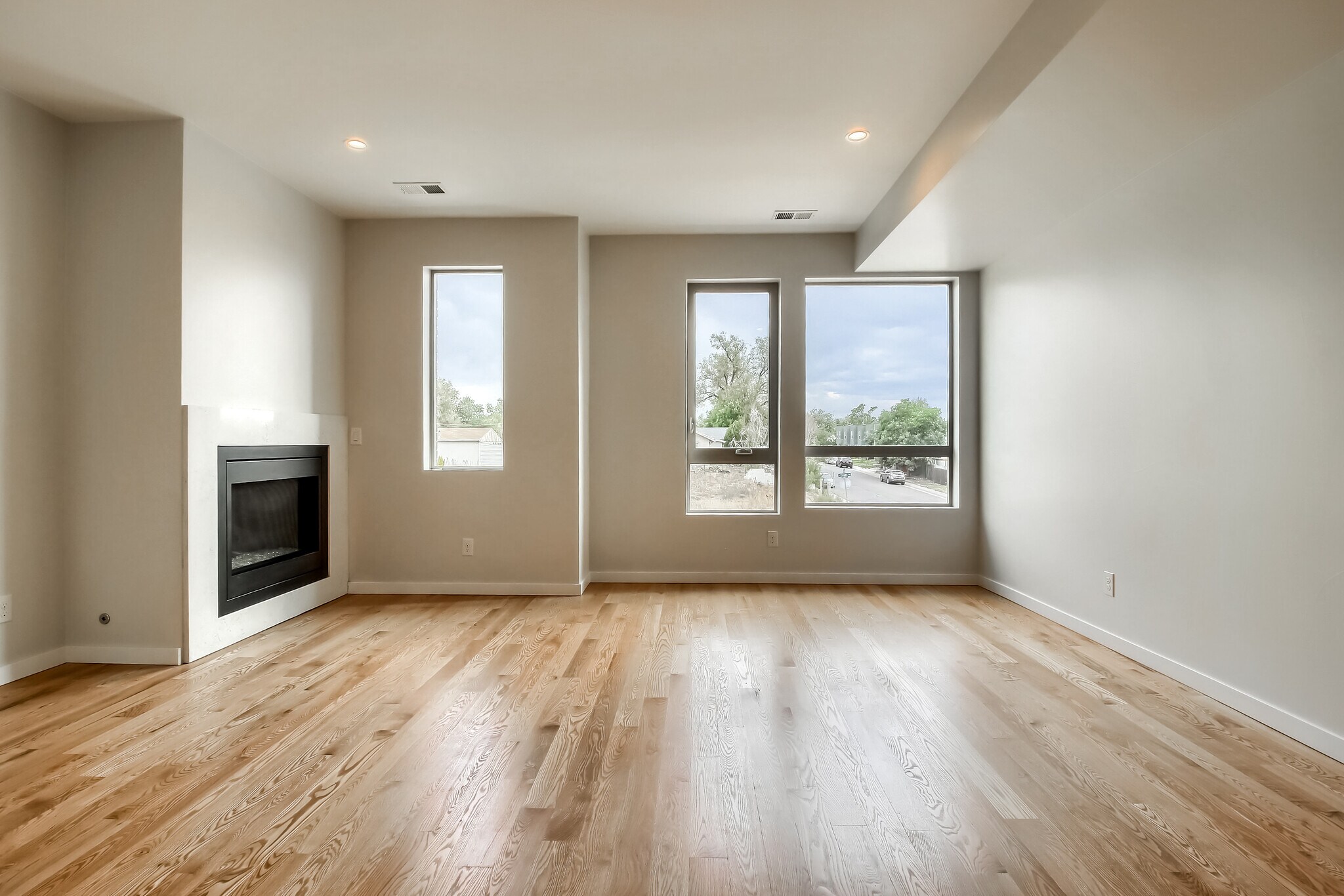 Building Photo - 2098 S Galapago St