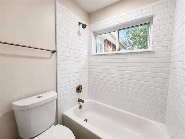 Building Photo - 300 Lamesa Ct