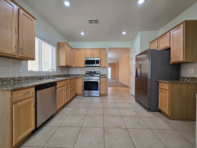 Building Photo - 3 BED / 2 BATH SINGLE STORY HOME IN SUN CI...