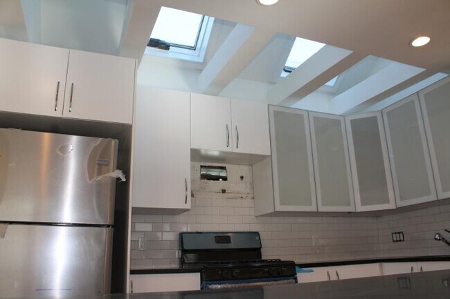 Building Photo - 19 Beechwood Ave