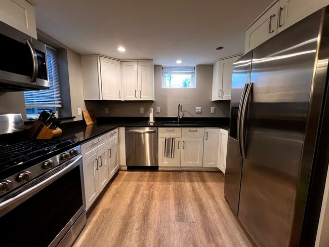 Building Photo - 980 Fenton St