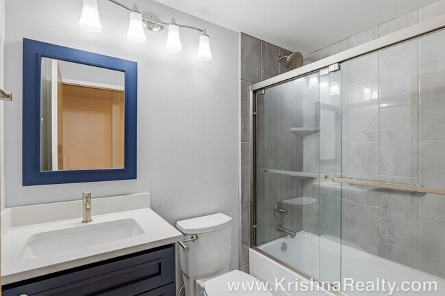 Building Photo - Modern 3 BD | 2.5 BA | 1,476 SF | 1-Car Garage | Solar Panels | Mountain View Community