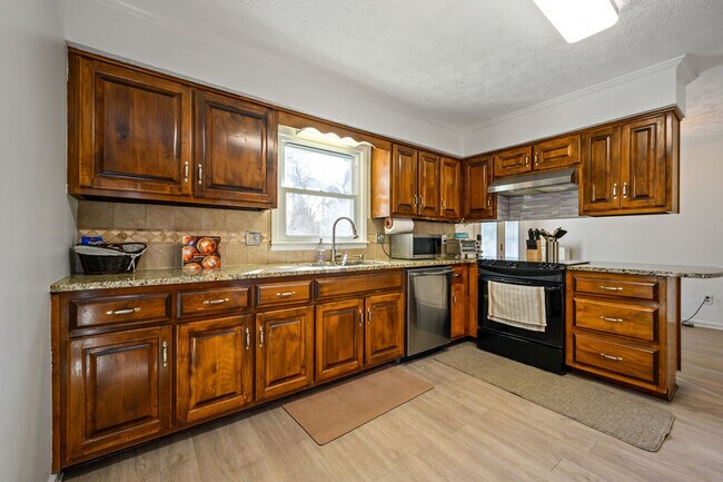 Building Photo - 1223 Settlebench Ln