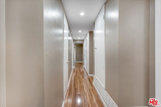 Building Photo - 5817 Lockhurst Dr