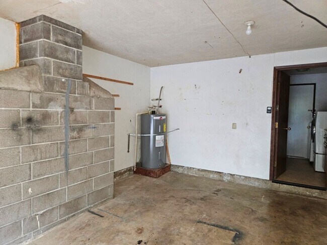 Building Photo - 2349 SW Crestwood Ct